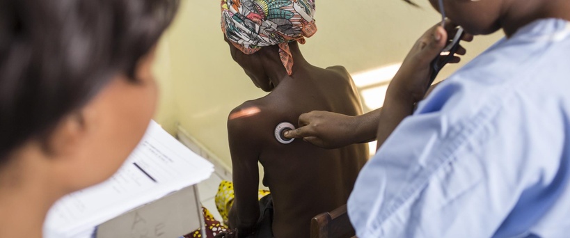 Lutte contre le SIDA : les femmes vivant avec le VIH alertent sur la baisse des financements Lutte contre le SIDA : les femmes vivant avec le VIH alertent sur la baisse des financements