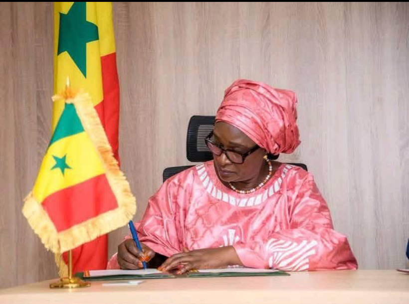 Yassine Fall prend les commandes de la Justice et promet « une loyauté totale » au peuple Yassine Fall prend les commandes de la Justice et promet « une loyauté totale » au peuple