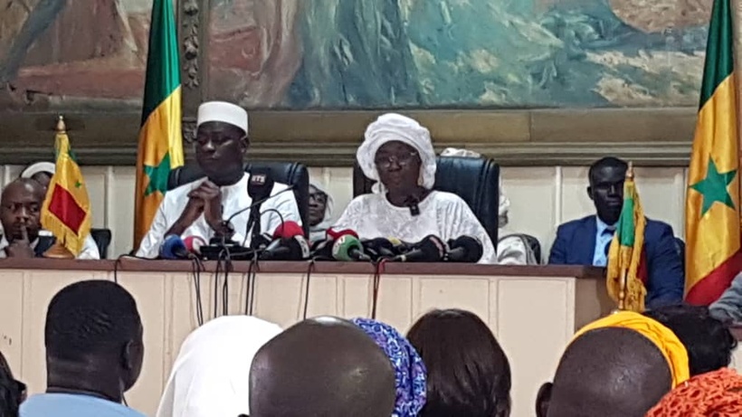 Mairie de Dakar : Abass Fall succède à Ngoné Mbengue lors d'une passation mouvementée Mairie de Dakar : Abass Fall succède à Ngoné Mbengue lors d'une passation mouvementée