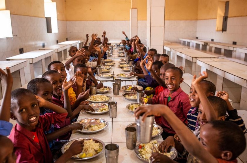 PAM : 20 millions d’enfants de plus qu’en 2022 reçoivent des repas scolaires en Afrique subsaharienne
