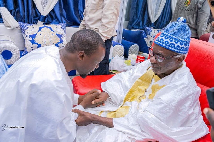 Décès de Serigne Ahmadou Mokhtar Mbacké : Ousmane Sonko rend hommage au Khalife de Darou Khoudoss Décès de Serigne Ahmadou Mokhtar Mbacké : Ousmane Sonko rend hommage au Khalife de Darou Khoudoss