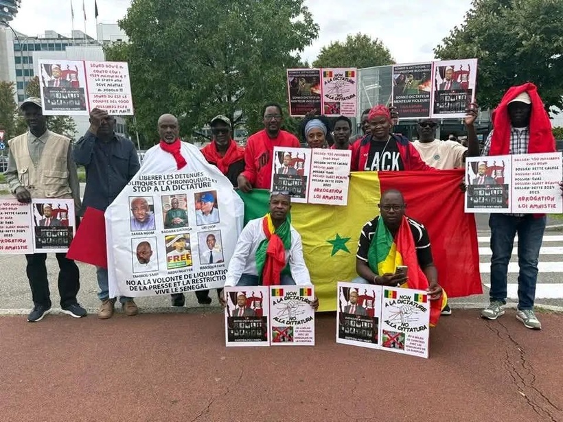 Italie : l’opposition a manifesté contre Ousmane Sonko lors de la présentation du PRES Italie : l’opposition a manifesté contre Ousmane Sonko lors de la présentation du PRES