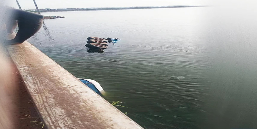 Fleuve Saloum : un camion gros porteur tombe sous le "Pont Noirot" Fleuve Saloum : un camion gros porteur tombe sous le "Pont Noirot"