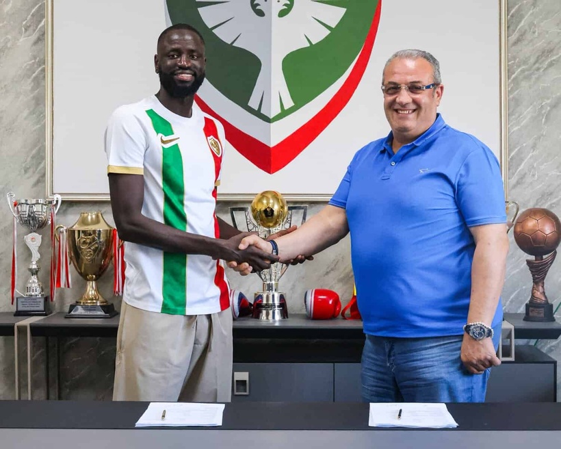 Cheikhou Kouyaté relance sa carrière avec un club de D2 en Turquie ! Cheikhou Kouyaté relance sa carrière avec un club de D2 en Turquie !