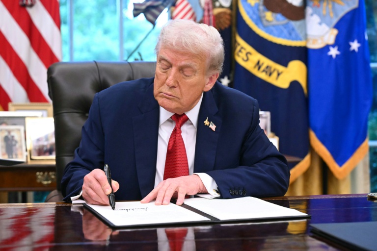 Le président Trump signe un décret pour placer TikTok sous propriété américaine