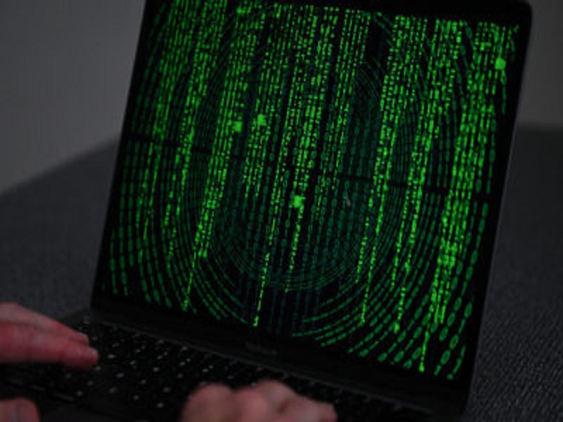 Cyberarnaques sentimentales et sextorsion: 260 arrestations en Afrique, annonce Interpol