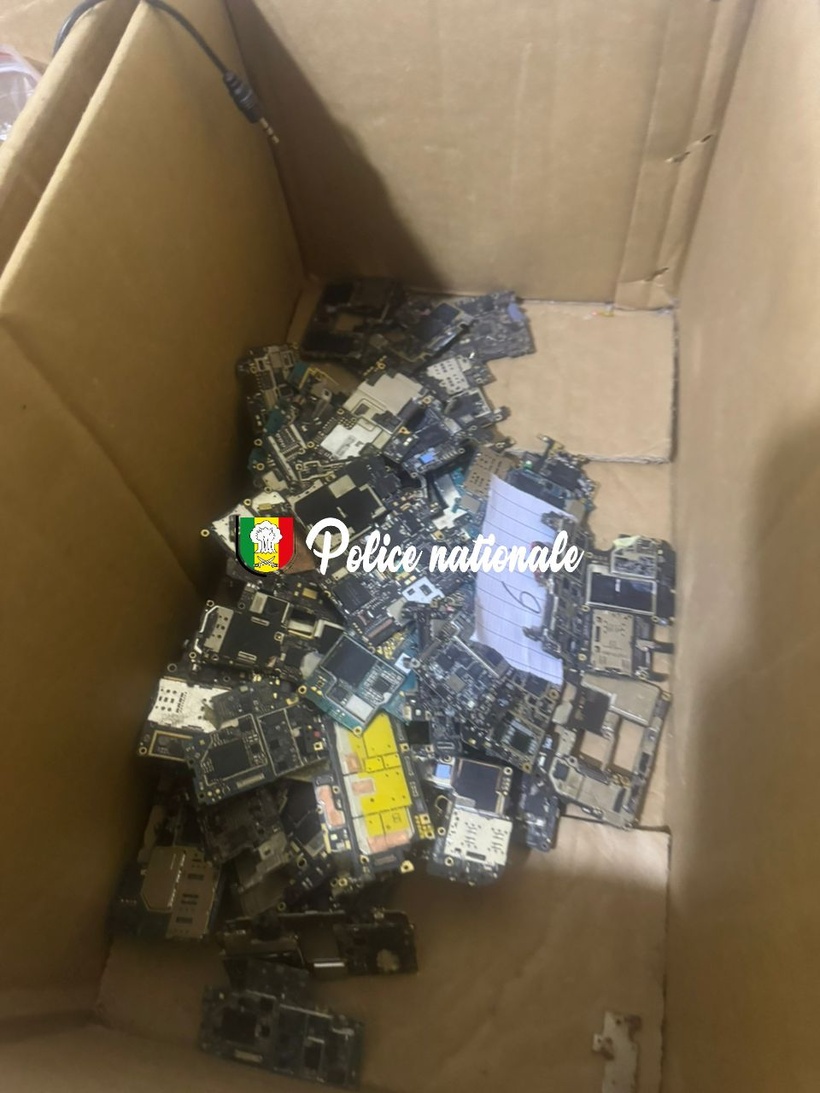 Dakar : six (6) individus interpellés pour recel de téléphones portables Dakar : six (6) individus interpellés pour recel de téléphones portables