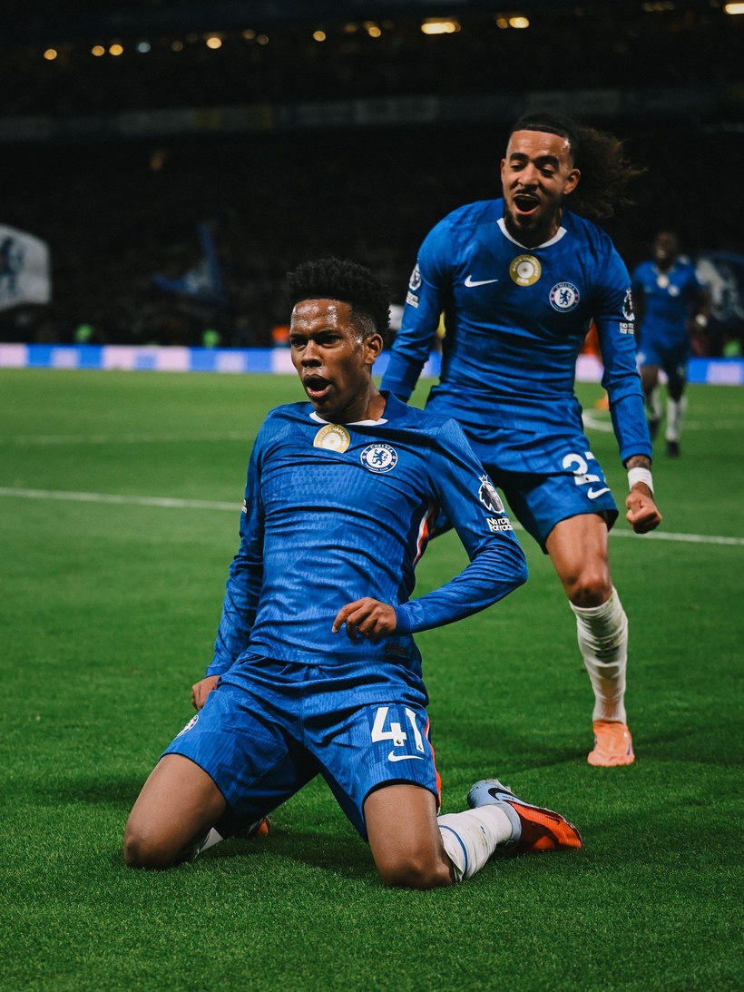 Foot : Chelsea fait chuter Liverpool, Arsenal reste leader de Premier League