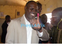 Direct Résultats Référendum: Khalifa Sall battu dans son bureau à Grand-Yoff