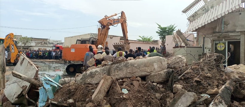 Deux (2) morts et et sept (7) blessés dans un effondrement à Kaolack : le Commandant chef du Groupement d'incendie fait le point Deux (2) morts et et sept (7) blessés dans un effondrement à Kaolack : le Commandant chef du Groupement d'incendie fait le point
