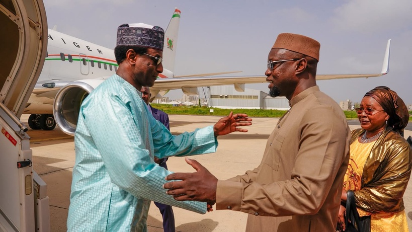 Forum Invest in Sénégal : Ousmane Sonko accueille le Premier ministre nigérien Ali Lamine Zeine Forum Invest in Sénégal : Ousmane Sonko accueille le Premier ministre nigérien Ali Lamine Zeine