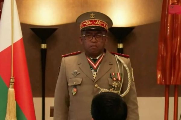 Madagascar: le général Ruphin Fortunat Zafisambo nommé Premier ministre