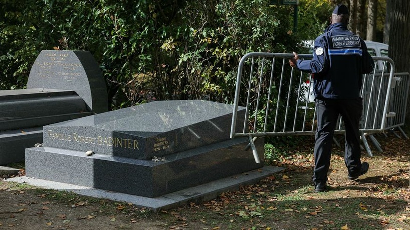 France: la tombe de Robert Badinter profanée à quelques heures de son entrée au Panthéon France: la tombe de Robert Badinter profanée à quelques heures de son entrée au Panthéon