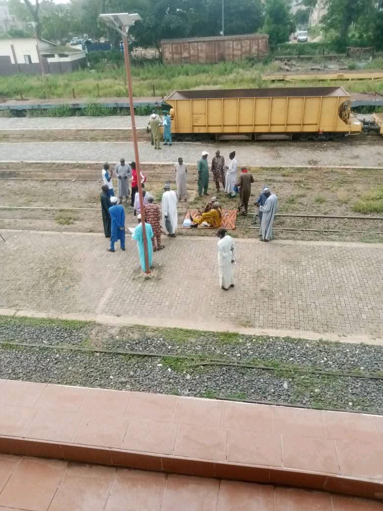 Thiès : les cheminots en colère paralysent le rail pour réclamer le paiement de leurs pensions