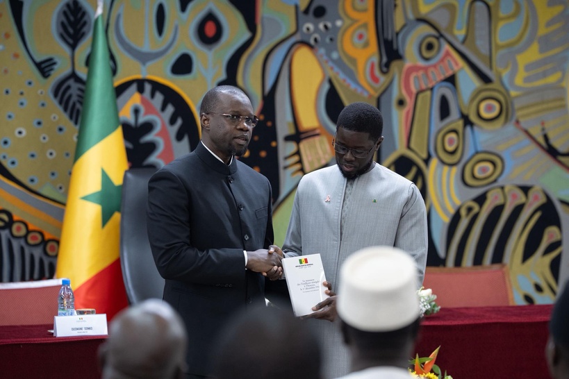 Remise du Livre Blanc sur le massacre de Thiaroye : Diomaye Faye appelle à « poursuivre la quête de vérité et de mémoire » Remise du Livre Blanc sur le massacre de Thiaroye : Diomaye Faye appelle à « poursuivre la quête de vérité et de mémoire »