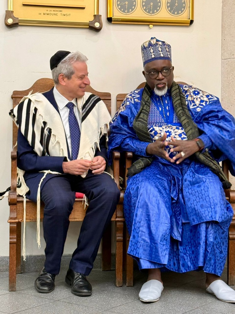 Quand la foi unit les peuples : le Khalife de Bambilor à la synagogue de Seine-Saint-Denis Quand la foi unit les peuples : le Khalife de Bambilor à la synagogue de Seine-Saint-Denis
