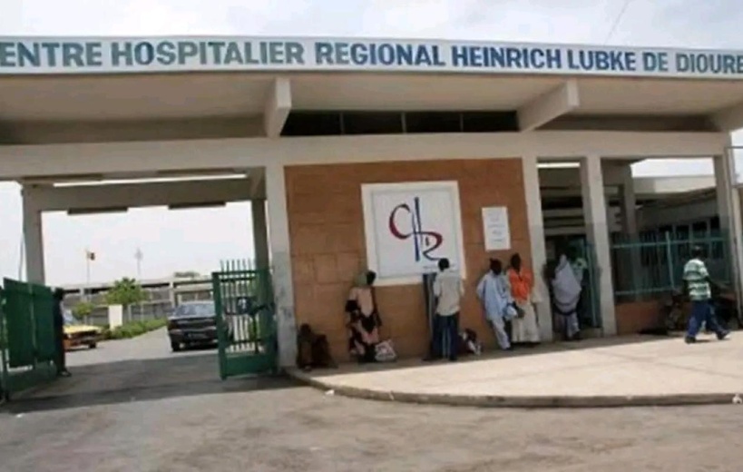 Drame à Diourbel : elle accouche devant l’hôpital, faute de place et perd son nouveau-né Drame à Diourbel : elle accouche devant l’hôpital, faute de place et perd son nouveau-né