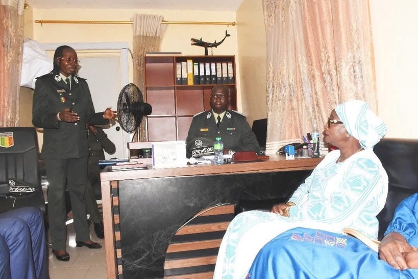 Yassine Fall à la MAF de Liberté 6 : “Le courage des femmes du personnel pénitentiaire force le respect” Yassine Fall à la MAF de Liberté 6 : “Le courage des femmes du personnel pénitentiaire force le respect”