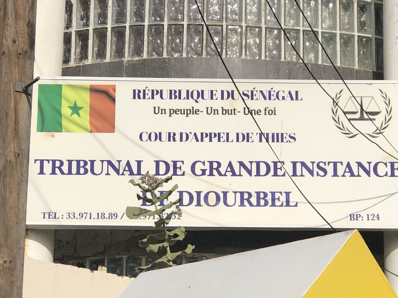 Diourbel : un cultivateur envoyé en prison après avoir menacé à mort sa première épouse avec une arme à feu Diourbel : un cultivateur envoyé en prison après avoir menacé à mort sa première épouse avec une arme à feu