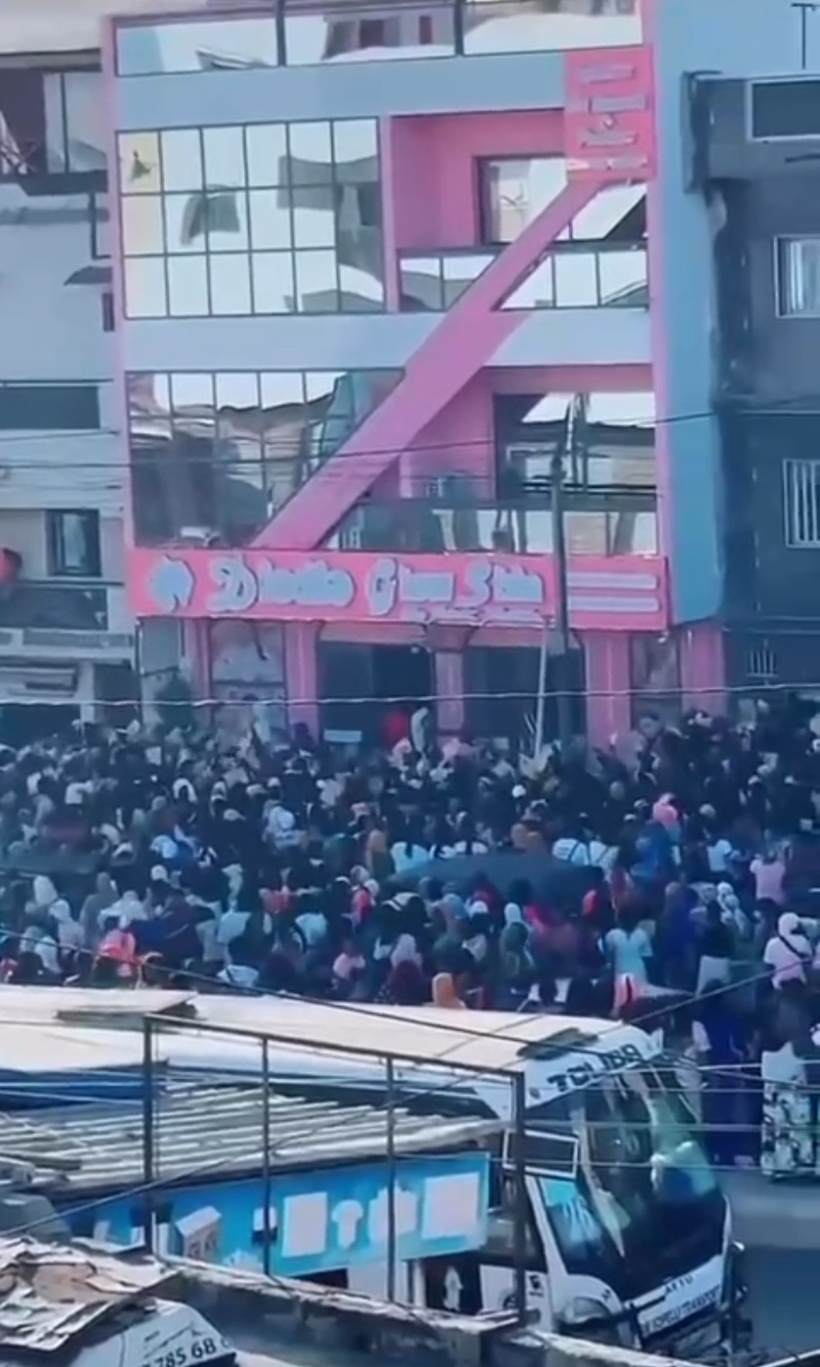 Guédiawaye : la remise de CV chez "Diodio Glow Shin" annulée face à l'affluence massive Guédiawaye : la remise de CV chez "Diodio Glow Shin" annulée face à l'affluence massive