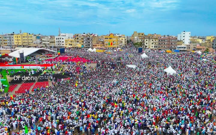 Tera Meeting : le parking du Stade Léopold Senghor plein à craquer avant l’arrivée de Sonko