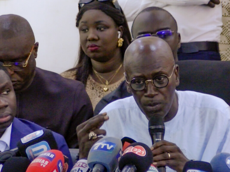 Mensonge”, “délire fasciste” : l’APR tire à boulets rouges sur  Ousmane Sonko