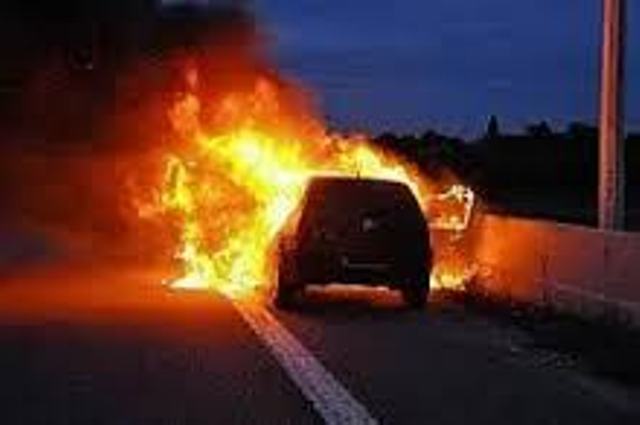 Incendie sur l’autoroute à  péage : la Lincoln Navigator de Bombardier de 40 millions Cfa complètement réduite en cendres