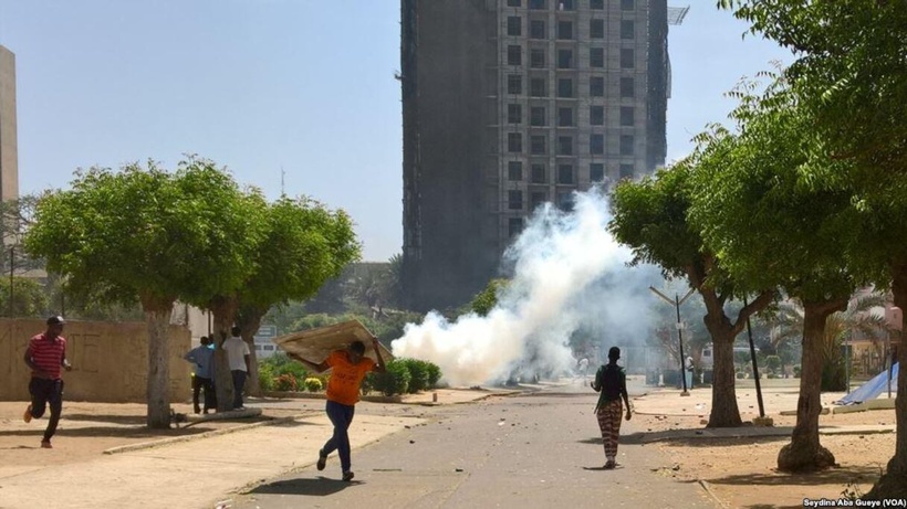 Front à l'Ucad ce mercredi : le collectif des étudiants maintient leur mouvement d'humeur Front à l'Ucad ce mercredi : le collectif des étudiants maintient leur mouvement d'humeur