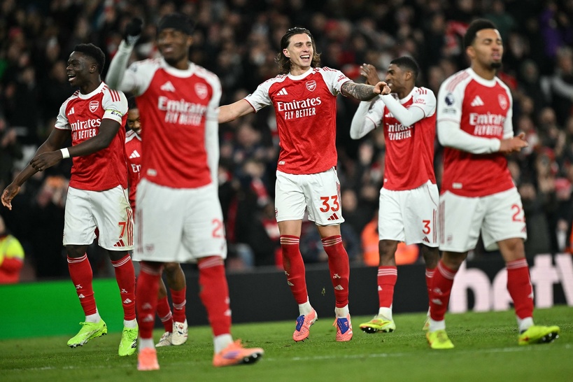 Premier League : Arsenal écrase Tottenham dans le derby de Londres et creuse l’écart en tête