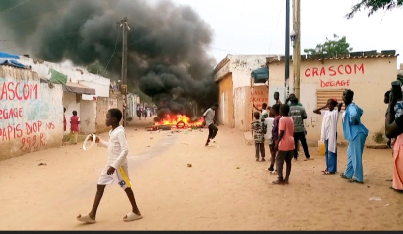 Tensions au Lac Rose : six (6) arrestations à Niague lors des heurts contre le projet « Ville Verte » Tensions au Lac Rose : six (6) arrestations à Niague lors des heurts contre le projet « Ville Verte »