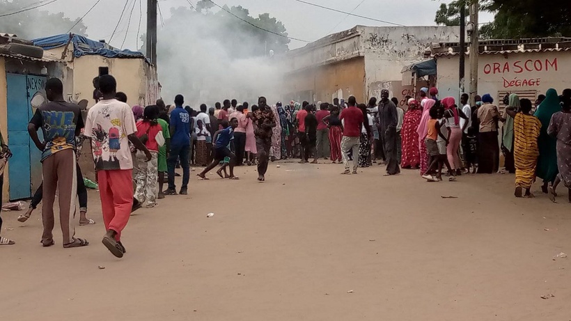 Tensions au Lac Rose : six (6) arrestations à Niague lors des heurts contre le projet « Ville Verte » Tensions au Lac Rose : six (6) arrestations à Niague lors des heurts contre le projet « Ville Verte »