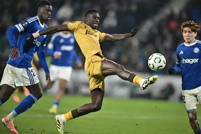 Conférence League : Strasbourg de Mamadou Sarr domine Crystal Palace d’Ismaila Sarr et consolide sa place dans le duo de tête