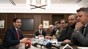 Sous fortes pressions militaire et politique, l'Ukraine négocie aux États-Unis