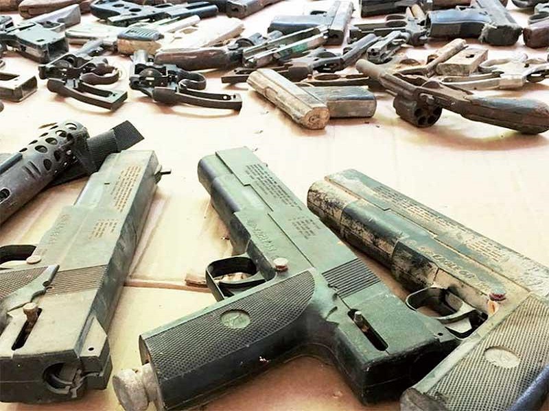 Trafic d'armes à feu et de minutions de guerre : un banquier et une hôtesse de l’air risquent 5 ans de prison