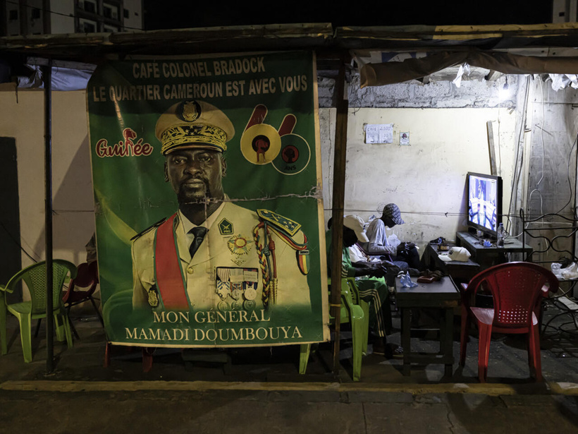 À la Une: Guinée et Centrafrique, deux présidentielles jouées d’avance À la Une: Guinée et Centrafrique, deux présidentielles jouées d’avance