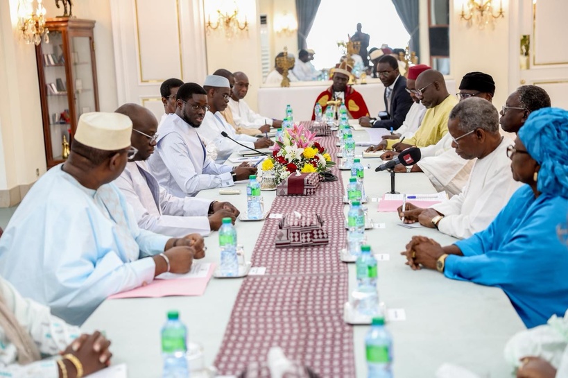 Palais : le Président Diomaye Faye a reçu en audience une délégation des notables de de Yenne Palais : le Président Diomaye Faye a reçu en audience une délégation des notables de de Yenne