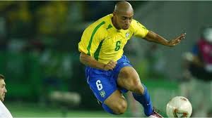 Roberto Carlos opéré en urgence au Brésil pour un problème cardiaque