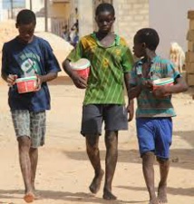 Partis mendier en Gambie: 17 talibés sénégalais retenus chez Jammeh Partis mendier en Gambie: 17 talibés sénégalais retenus chez Jammeh