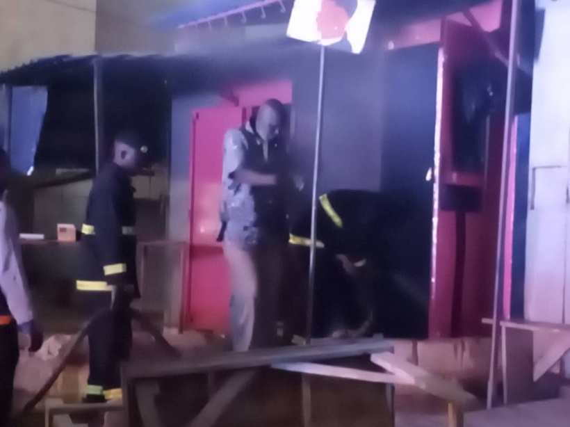 Jaxaay 1 : 2 cantines ravagées par les flammes, un commerçant frôle le pire Jaxaay 1 : 2 cantines ravagées par les flammes, un commerçant frôle le pire