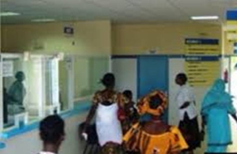 Drame à l’Hôpital de Pikine : elle accouche en secret dans les toilettes et abandonne son nouveau-né Drame à l’Hôpital de Pikine : elle accouche en secret dans les toilettes et abandonne son nouveau-né