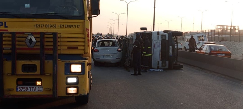 Accident à hauteur de Camberène : la route nationale paralysée vers Dakar Accident à hauteur de Camberène : la route nationale paralysée vers Dakar