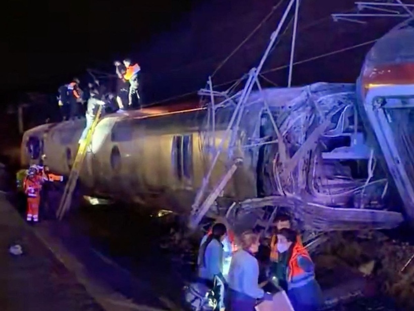 Espagne: mortel accident ferroviaire impliquant deux trains, le Premier ministre Pedro Sanchez se rend sur place Espagne: mortel accident ferroviaire impliquant deux trains, le Premier ministre Pedro Sanchez se rend sur place