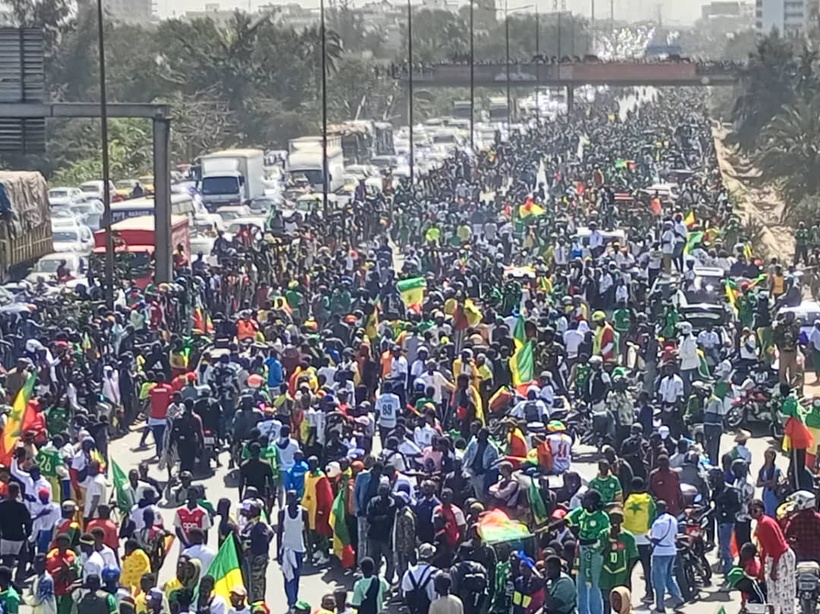 Parade des "Lions" : Liesse au niveau du croisement Cambérène pour le retour des champions d’Afrique Parade des "Lions" : Liesse au niveau du croisement Cambérène pour le retour des champions d’Afrique