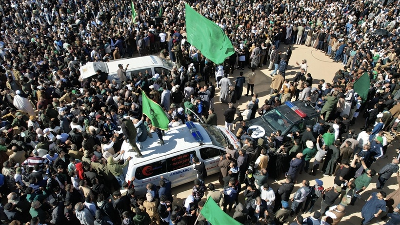 Libye : Saïf al-Islam Kadhafi inhumé à Bani Walid en présence de milliers de partisans Libye : Saïf al-Islam Kadhafi inhumé à Bani Walid en présence de milliers de partisans