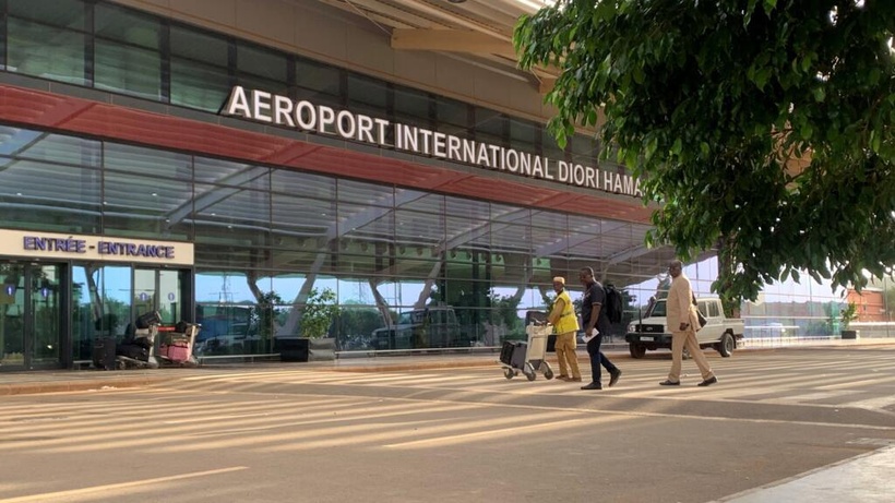 Niger: l'État islamique au Sahel précise sa version de l'attaque de l'aéroport de Niamey Niger: l'État islamique au Sahel précise sa version de l'attaque de l'aéroport de Niamey