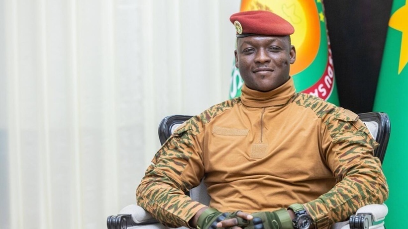 Burkina Faso: le Parlement de la transition entérine la dissolution des partis politiques