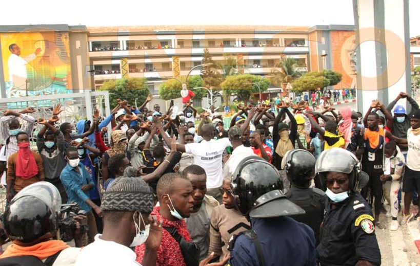 UCAD : une centaine d’étudiants interpellés dont 04 présidents des amicales, plus de 300 blessés enregistrés UCAD : une centaine d’étudiants interpellés dont 04 présidents des amicales, plus de 300 blessés enregistrés