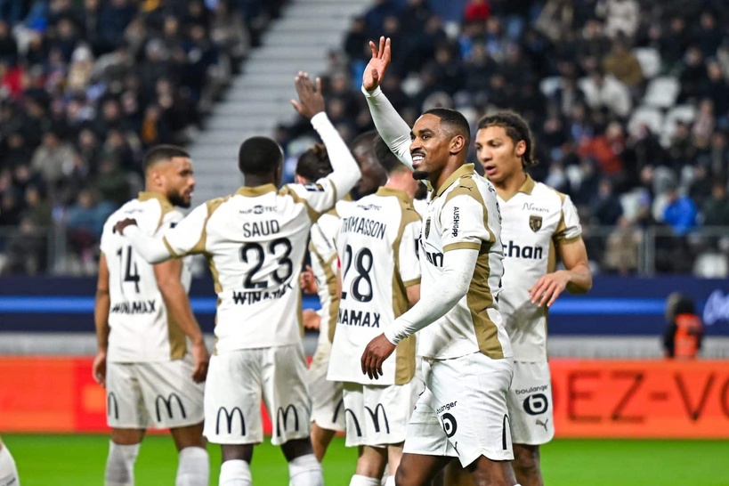 Ligue 1 : Lens écrase Paris FC et reprend la première place Ligue 1 : Lens écrase Paris FC et reprend la première place