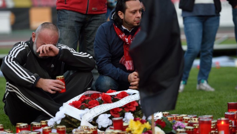 Le choc et les questions après la mort de footballeur camerounais Patrick Ekeng Le choc et les questions après la mort de footballeur camerounais Patrick Ekeng