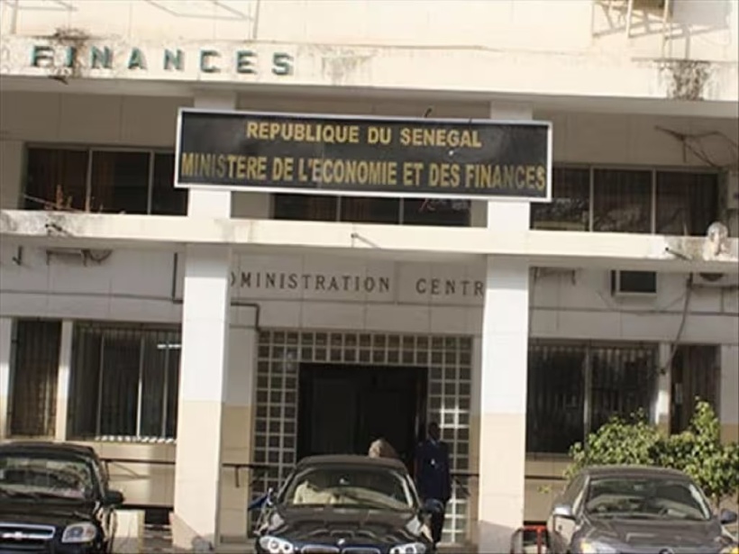 Incendie au ministère des Finances à Dakar: «La situation est totalement sous contrôle», assurent les autorités Incendie au ministère des Finances à Dakar: «La situation est totalement sous contrôle», assurent les autorités